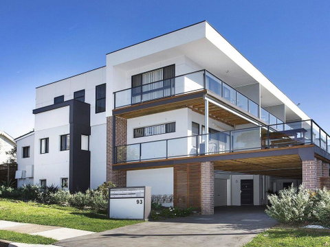 Surf Beach Townhouse - Lawyer Find 0