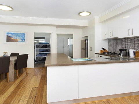 Surf Beach Townhouse - Lawyer Find 1