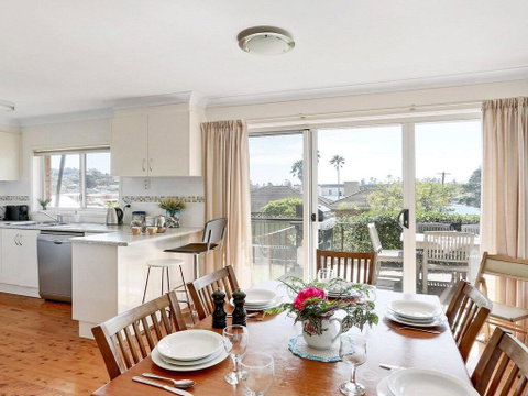 Surf Beach Views - Quiet Position, Close To Beach - Lawyer Find 1