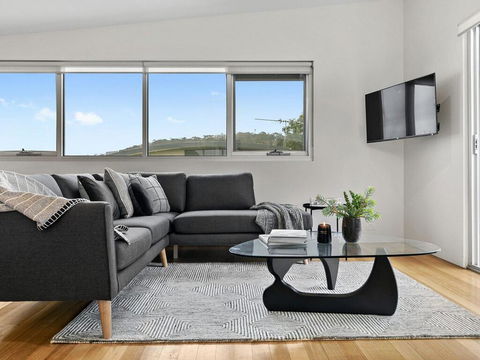 SURF CENTRAL - Wifi, Double Garage & Smack Bang In The Middle Of Town - Click Find 1