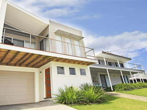 Surf Mist - Contemporary Seaside Duplex - Lawyer Find 0
