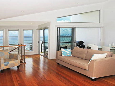 Surf Mist - Contemporary Seaside Duplex - Click Find 2
