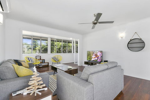 Surf's Up, Peregian Beach - Bridge Guide 3