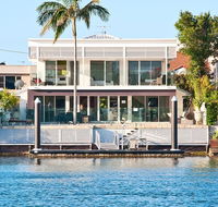 Surfers Paradise Escape - Waterfront House - DBD