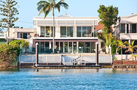Surfers Paradise Escape - Waterfront House - DBD 0