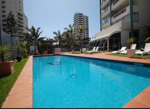 Surfers Paradise Holiday Apartment - DBD 2