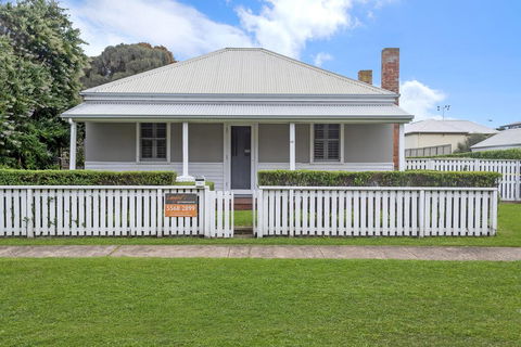 Surfs Up - Fresh And Modern East Beach Home - Bridge Guide 0