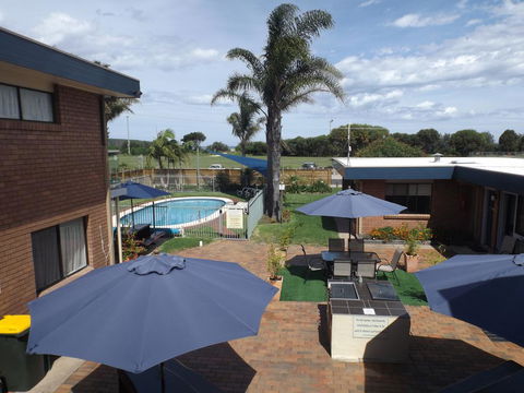 Surfside Merimbula Holiday Apartments - Click Find 0
