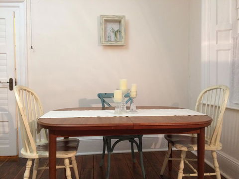 Surgeon's Cottage - Local Finder 2