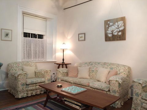 Surgeon's Cottage - Local Finder 1