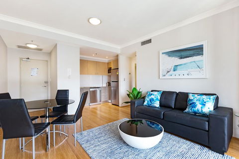 Surry Hills Fully Self Contained Modern 1 Bed Apartment (1012ELZ) - Bet 4u 2