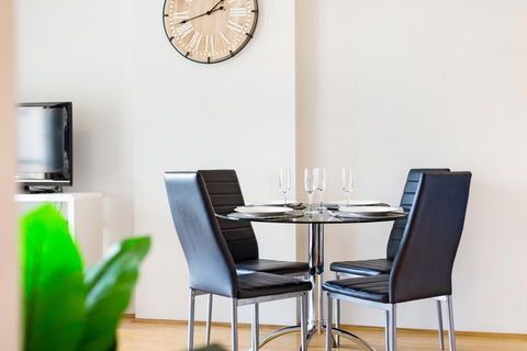 Surry Hills Fully Self Contained Modern 1 Bed Apartment (1012ELZ) - Bet 4u 3
