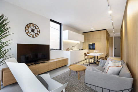 Surry Hills Modern Furnished Self-Contained Apartment (ELZ) - Click Find 1