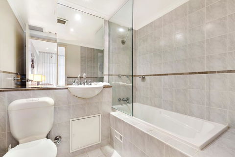 Surry Hills Modern One Bedroom Apartment (310GOUL) - Bet 4u 3