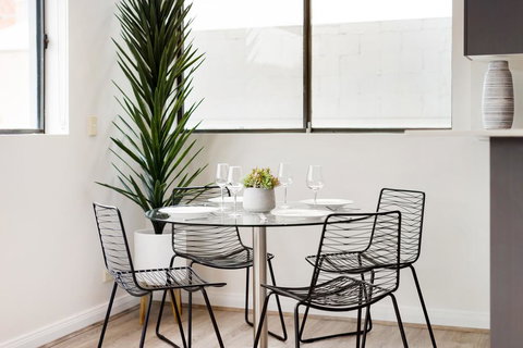 Surry Hills Modern Self-Contained One-Bedroom Apartment (19 FOV) - Bet 4u 2