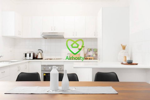 Surry Hills Victorian 4 Bedroom House Near Central - Bet 4u 2