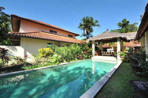 Surya Beachfront Villa No.1 - Click Find 1