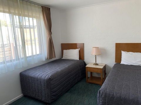 Swaggers Motor Inn - Click Find 1