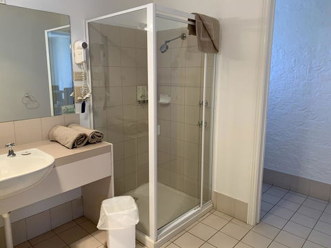 Swaggers Motor Inn - Click Find 2