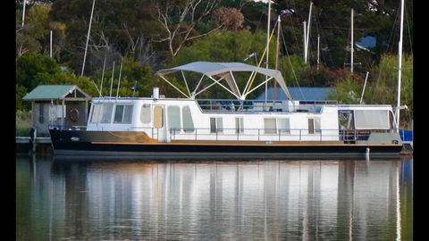 Swamp Fox Luxury 2BR Dutch Barge - Click Find 2