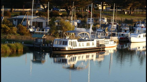 Swamp Fox Luxury 2BR Dutch Barge - Click Find 0