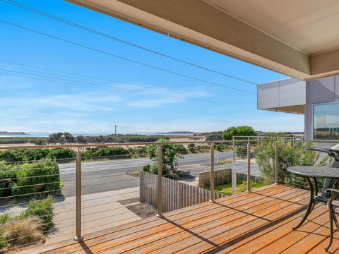 Swan Bay Lookout - Bridge Guide 0