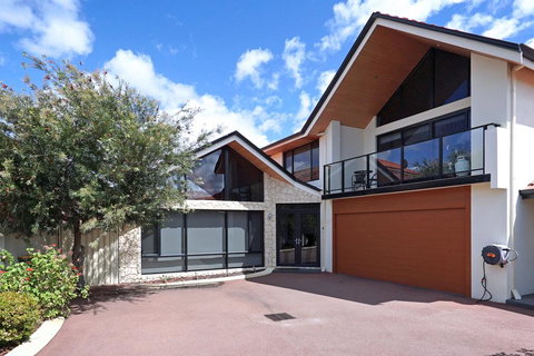 Swanriver Applecross Shortstays - Lawyer Find 0