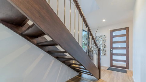 SWEEPING VIEWS - FREE WIFI & NETFLIX - PET FRIENDLY (OUTSIDE ONLY) - Bet 4u 2