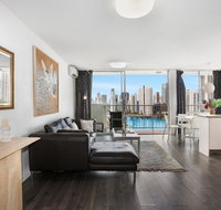 Sweeping Views of Surfers Paradise and Chevron Island - Lawyer Find