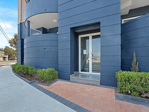 Sydney Airport Suites - Who Is Search 2