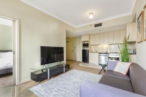 Sydney CBD 1 Bedroom Self-Contained Apartment With Spectacular Sydney Harbour View (1312 BRG) - Click Find 1