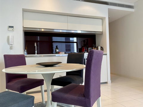 Sydney CBD Central Location - Spacious Apartment - Parking - Pool - Gym - Best Location - Click Find 2