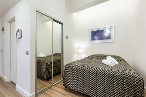 Sydney CBD Studio Apartment 503BRG - Click Find 3