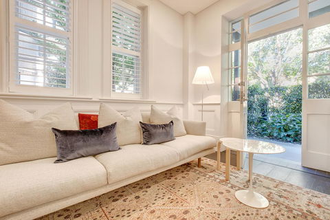 Sydney History, With Modern Design And Location - Bet 4u 1