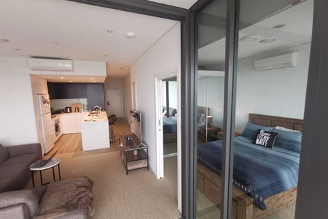 Sydney Olympic Park Luxury Apartment - Click Find 0