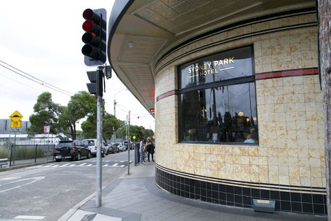 Sydney Park Hotel - Bet 4u 1