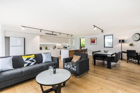 Sydney Townhouse With Parking And Deck - Bet 4u 0
