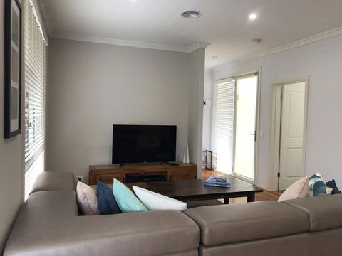 Taboga, 3 Bedroom, 3 Bathroom Villia - Click Find 2