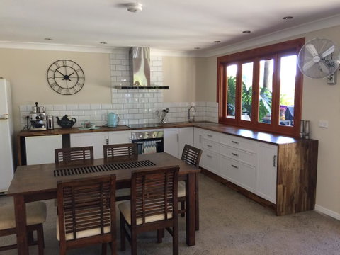 TAKURA HEIGHTS Modern Country Apartment With Pool Access - Click Find 0