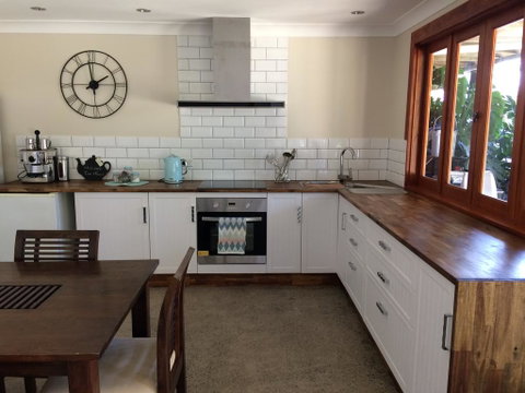TAKURA HEIGHTS Modern Country Apartment With Pool Access - Click Find 2