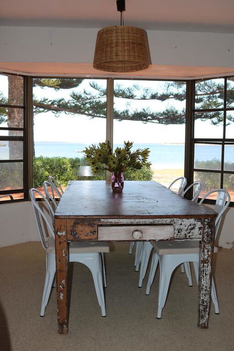 Tall Pines Beach House At Mount Dutton Bay (part Of Coffin Bay Waterways) - Click Find 2