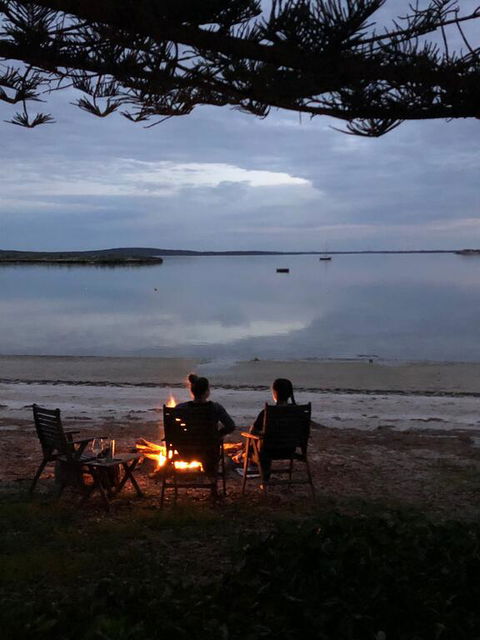 Tall Pines Beach House At Mount Dutton Bay (part Of Coffin Bay Waterways) - Click Find 3