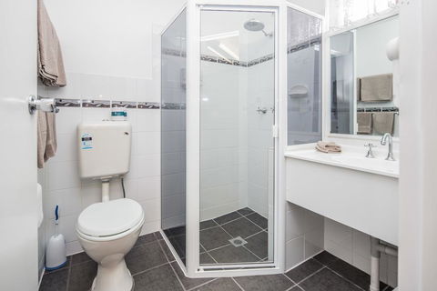 Tally Ho Motor Inn - Click Find 3