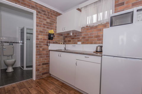 Tally Ho Motor Inn - Click Find 2