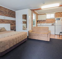 Tally Ho Motor Inn - Click Find
