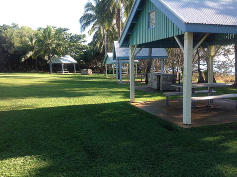Tannum Sands Hotel / Motel - Click Find 0