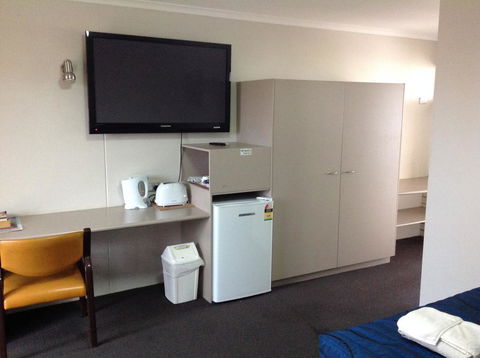 Tannum Sands Hotel / Motel - Click Find 3