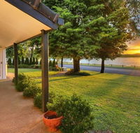 Tara Downs on Lake Albert - Click Find