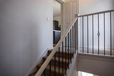 Tasha's Apartments On Kerry - Bridge Guide 3