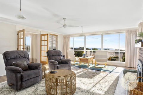 TASSIE SEASIDE SERENITY - L'Abode Accommodation - Bridge Guide 0